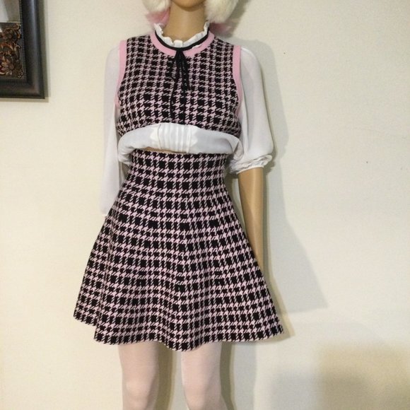 TWO PIECE SKIRT SET  SWEATER KNIT  BLACK AND PASTEL PINK - Picture 2 of 7